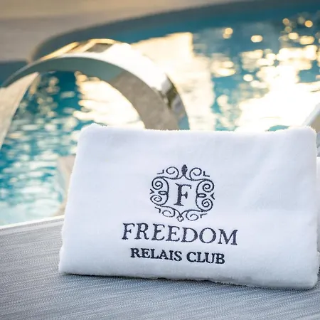 & Relais Freedom Club