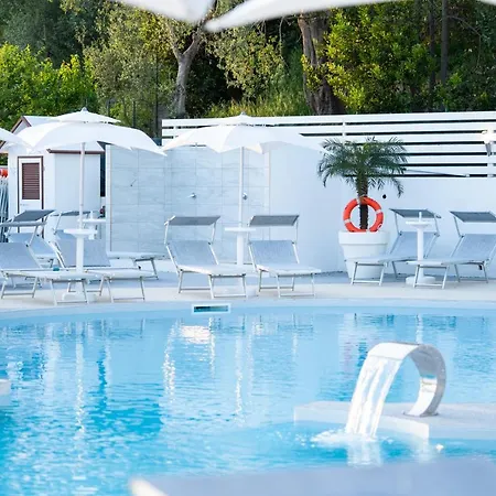 Aparthotel & Relais Freedom Club 4*