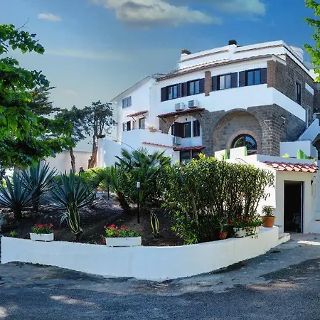 & Relais Freedom Club